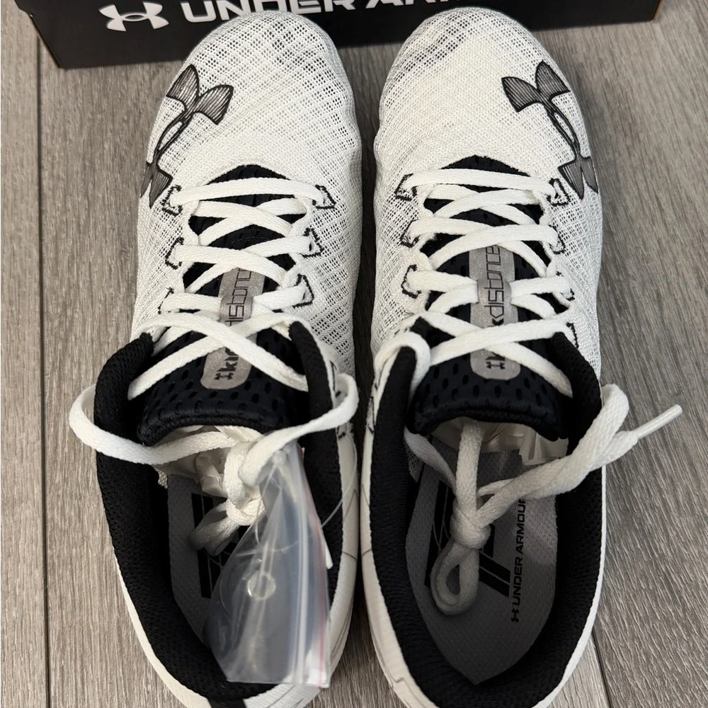 Under Armour Kick Distance 4 Shoes New in Box - Picture 4 of 9